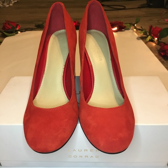 Marc Fisher Real Red Suede Heels. - Picture 1 of 8